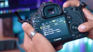 does the canon 5d mark iii have wifi